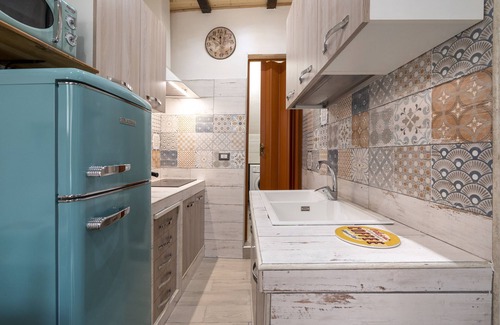 Mola di Bari Apartment | Dimora Donna Lucrezia" apartment with balcony and air conditioning