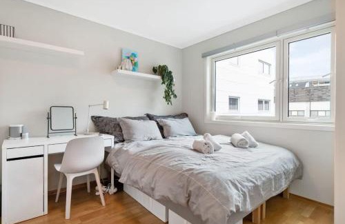 Nygard Apartment | DINBNB Apartment l Elevator - 18spm balcony - 2 min to city train