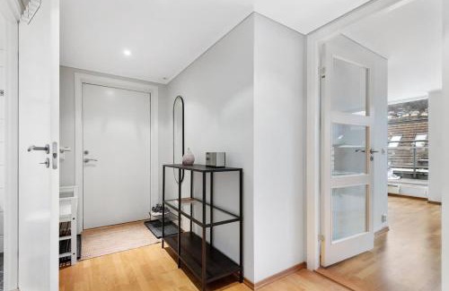 Nygard Apartment | DINBNB Apartment l Elevator - 18spm balcony - 2 min to city train