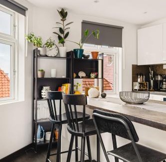Bergenhus Apartment | Dinbnb Apartments I 600m to Bryggen & 100m to the Mountain Hikes