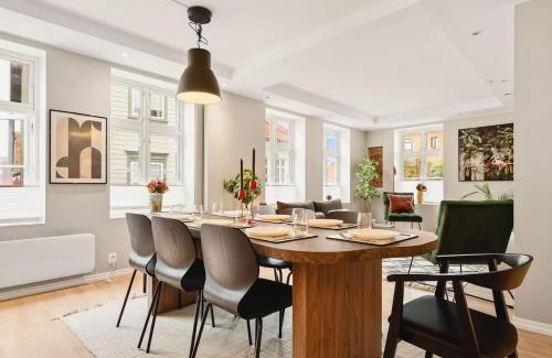 Sentrum Apartment | Dinbnb Apartments l 500m to Bryggen l Bathtub & New 2017 l Authentic Bergenshus