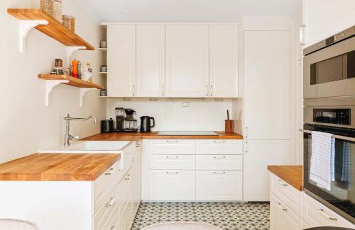 Bergen City Centre House | DINBNB Home l Historic 4BR House l 2 Free Parking l Balcony&Terrace
