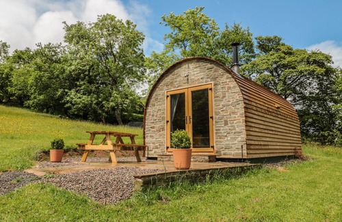 Craswall Cottage | DINGLE DEN, pet friendly, with open fire in Craswall