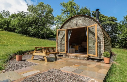 Craswall Cottage | DINGLE DEN, pet friendly, with open fire in Craswall