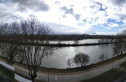 La Madeleine Apartment | Dinner overlooking the Loire