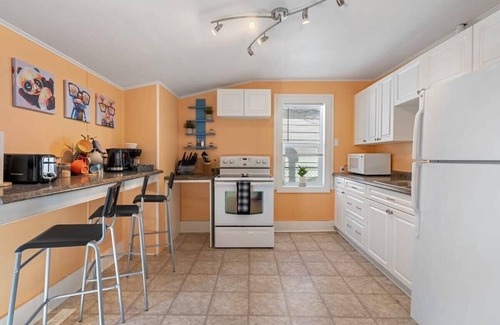 Drumheller House | Dino Cave | Private Backyard | Sleeps 5 Guests!