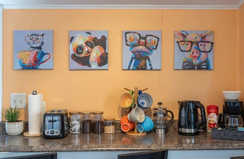 Drumheller House | Dino Cave | Private Backyard | Sleeps 5 Guests!