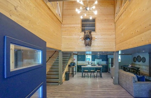 Washougal House | Dinosaur-Themed Retreat | Unique Family Adventure