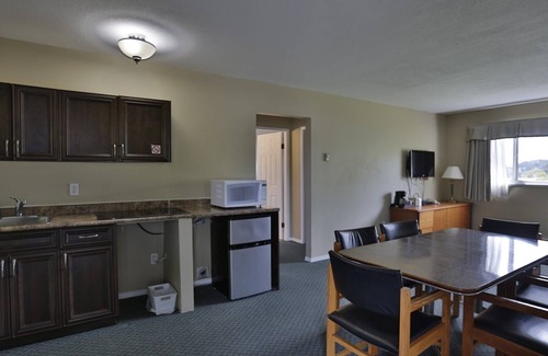 Regional District of Nanaimo Hotel | Diplomat Motel
