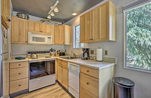 Grand Lake Cabin | Direct Beach Access: Grand Lake Cabin w/Deck!