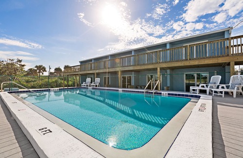 Melbourne Beach House | Direct Oceanfront relaxing escape- Single Fin