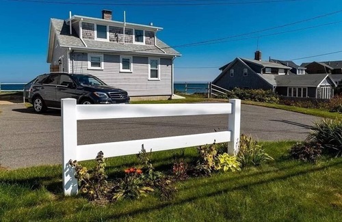 Plymouth Cottage | Direct Oceanfront!3 Bedroom 2 bath. Accepting Winter rental Nov. to May 2023