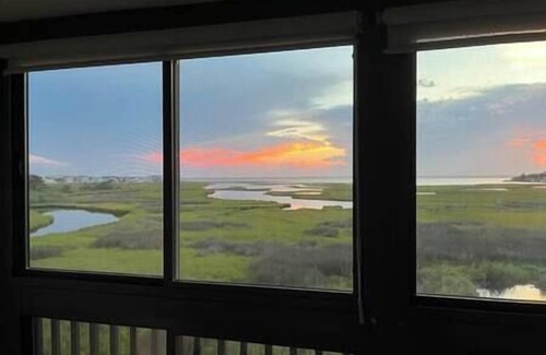 North Ocean City Apartment | Directly on Water - Stroll to Beach - Sunsets 🌞
