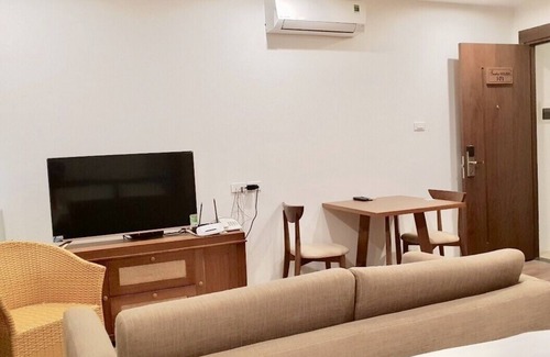 Quang An Apartment | DIS 20%@ Comfortable Studio 1 Bed with balcony near West Lake