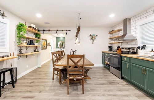 Valle House | *DISCOUNT* Wild West Retreat | 25 Min to Canyon