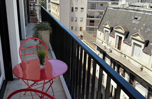 Recoleta Condo | DISCOUNTED Apt. in Recoleta, just one block from subway station!