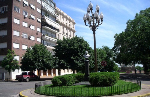 Recoleta Condo | DISCOUNTED Apt. in Recoleta, just one block from subway station!