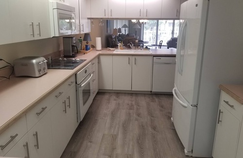 St. Pete Beach Condo | Discounted Beautiful 1500 Sq Ft Beach Condo.You can't get any closer to the Gulf
