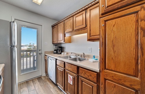 Ono Island Condo | Discounted Fall Sale! Pet Friendly! Beachside!