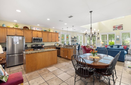 Laurel Grove House | Discounted! GOLF COURSE view home- Golf Cart - FREE Activities-Pool & Hot tub