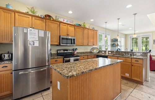 Laurel Grove House | Discounted! GOLF COURSE view home- Golf Cart - FREE Activities-Pool & Hot tub