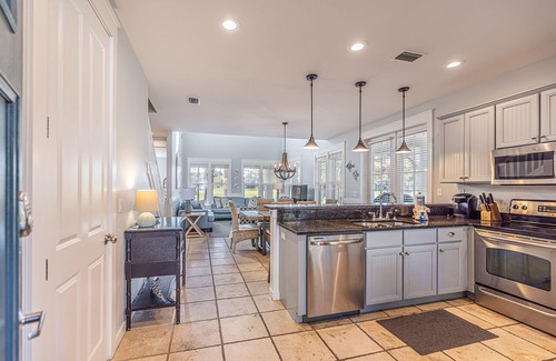 Laurel Grove House | DISCOUNTED! LAKE FRONT~Golf Cart, FREE Activities, HEATED Pool* & HotTub, Gym