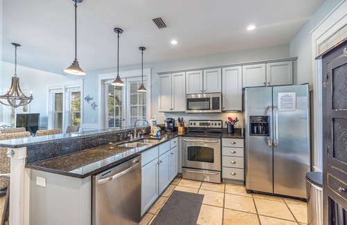 Laurel Grove House | DISCOUNTED! LAKE FRONT~Golf Cart, FREE Activities, HEATED Pool* & HotTub, Gym