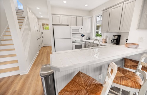 Laurel Grove House | DISCOUNTED!-LAKE FRONT~Golf Cart*~ FREE Activities, Pool, Hot tub, Gym, WiFi
