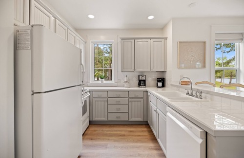 Laurel Grove House | DISCOUNTED!-LAKE FRONT~Golf Cart*~ FREE Activities, Pool, Hot tub, Gym, WiFi