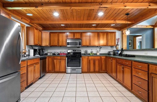 Sunday River Area Cabin | Discounted! Private & Spacious – Hot Tub + Stunning Views!