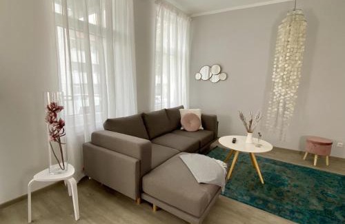 Eisenach Apartment | discovAIR - Modern & Zentral, INKLUSIVE Parkplatz & Kaffee bis zu 2 Schlafzimmer & Balkon