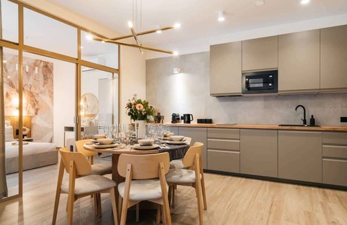 Piasek Połnoc Apartment | Discover a unique apartment near the market square