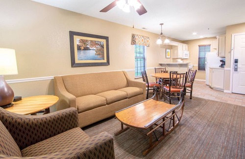 Sheridan House | Discover an enchanting presidential suite that will capture your heart!