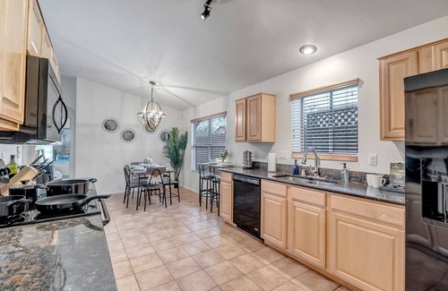 Desert Ridge House | Discover Desert View charm, steps away from shopping at Desert Ridge Marketplace