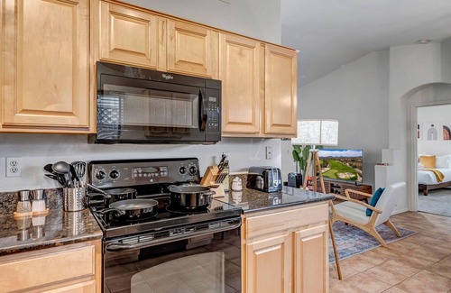 Desert Ridge House | Discover Desert View charm, steps away from shopping at Desert Ridge Marketplace