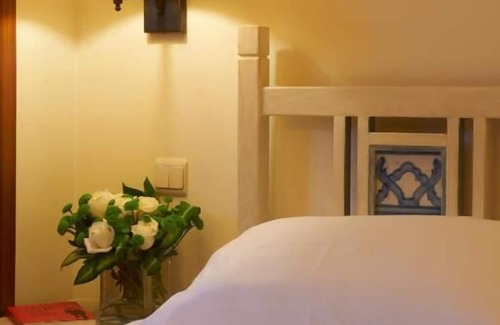 Sao Sebastiao da Pedreira House | Discover Lisbon's Charm! Two Spacious 1BR Apartment, Full Kitchen and City View!