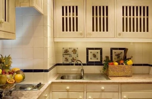 Sao Sebastiao da Pedreira House | Discover Lisbon's Charm! Two Spacious 1BR Apartment, Full Kitchen and City View!