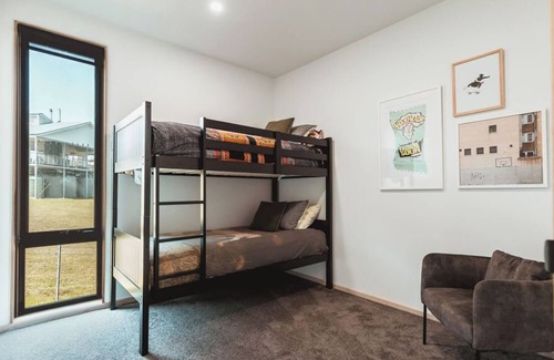 Dartmouth House | Discover Modern Cosy Bliss: Your Dream Holiday Home Near Dartmouth Dam, Victoria