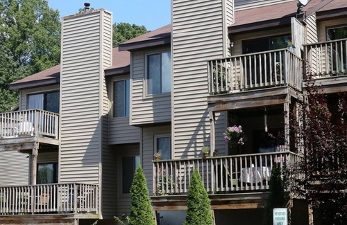 Cheat Lake House | Discover Serenity. Ideal 2BR Townhouse in Morgantown