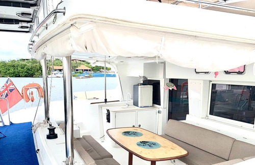 Palm Cay Boat Rental | Discover the Bahamas on a luxury catamaran, diving, snorkeling