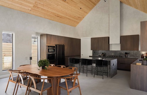 Conroe House | Discover The Black Oak: Forest & Chill—an entire home nestled among the trees.