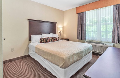 Kelleys Island House | Discover the Pristine Cunningham Suite at Kelleys Island 221