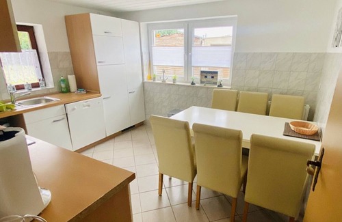 Graal Mueritz House | "Discover Your Perfect Beach Getaway: Kapitäns Hus Awaits!"