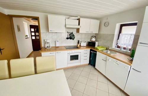 Graal Mueritz House | "Discover Your Perfect Beach Getaway: Kapitäns Hus Awaits!"