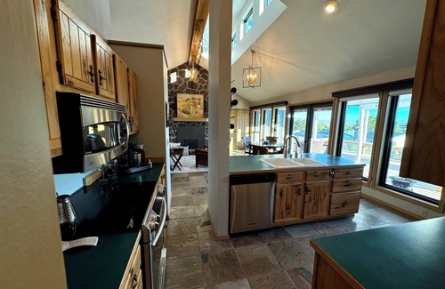 Moses Lake House | ​Discover Your Perfect Getaway at Potholes Reservoir