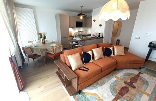 Chessy Apartment | Disney T3 LUXE neuf 6P 2 ch 2 salle de bain parking privé en sous sol lit bébé C105