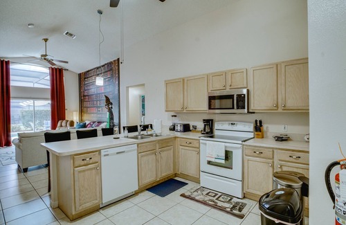 Lake Berkley House | Disney themed 5 bd/3 ba House w/Pool & Hot Tub in Kissimmee