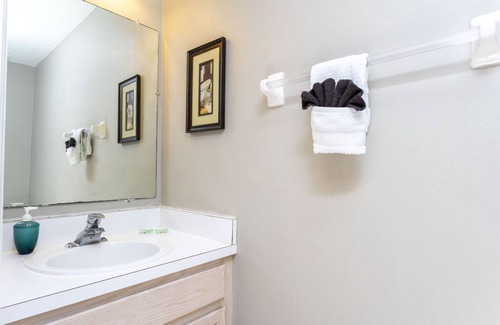 Lake Berkley Resort | Disney, Universal! 4 BR Resort Style Townhouse