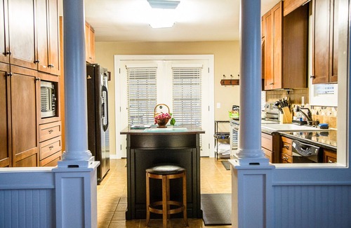 Lynchburg House | Distiller's Cottage -walking distance to the Distillery-Pet friendly
