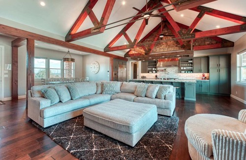 Kanab House | Dive Into Adventure, Large Luxury Family Home in Kanab with Pool, Slide, Hot Tub